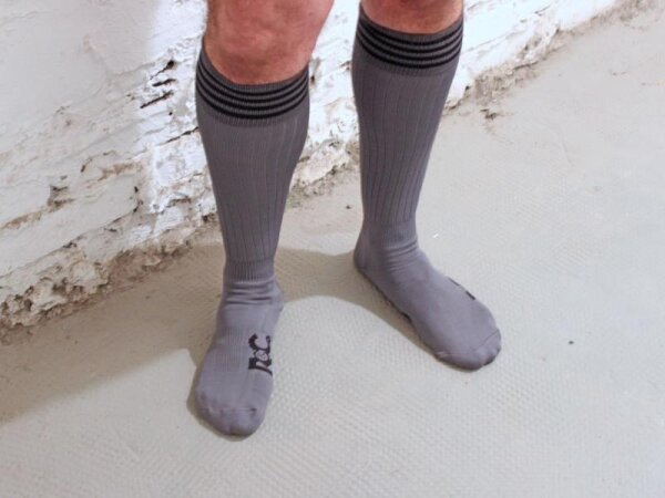 R&amp;Co Football Socks + Stripes 2.0 - Grey/Black