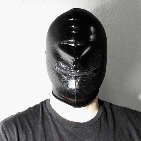 R&amp;Co Mask no eyes with a zipped mouth Black