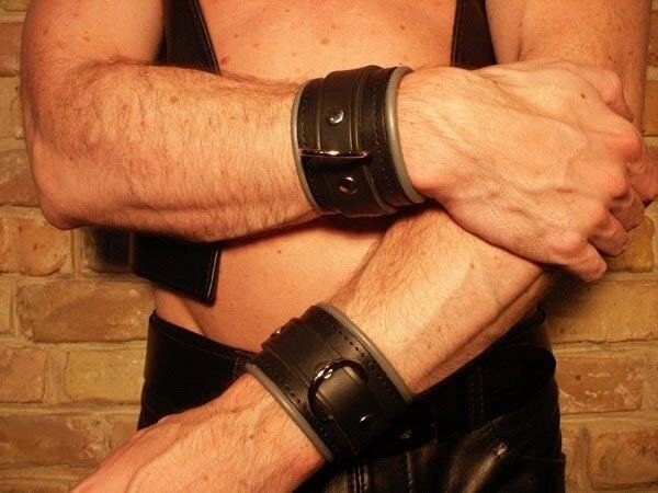 R&Co Wrist Restraints Small + Piping