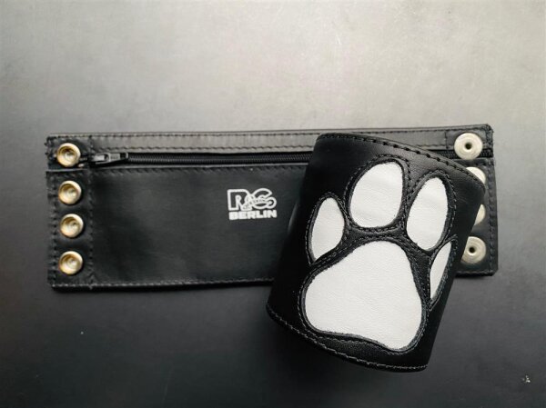 R&Co Wrist Wallet + Paw White